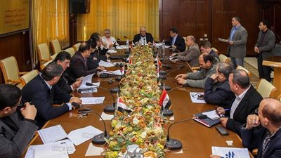 حزمة إجراءات لمواجهة الأزمات بميناء دمياط (صور)