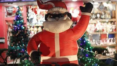 شاهد.. مصر الجديدة تتزين بالأشجار والهدايا استعدادًا لاحتفالات الكريسماس