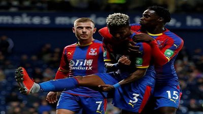 روما يرصد 25 مليون إسترليني للتعاقد مع مدافع كريستال بالاس