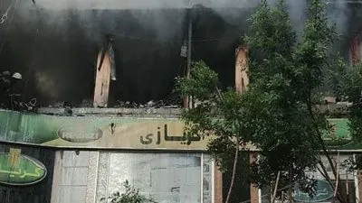 السيطرة على حريق بمخزن للأدوات الكهربائية بشارع عبد العزيز (صور)