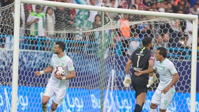 السومة يسجل الهاتريك ويقلص الفارق للأهلي أمام الهلال 4-3 (فيديو)