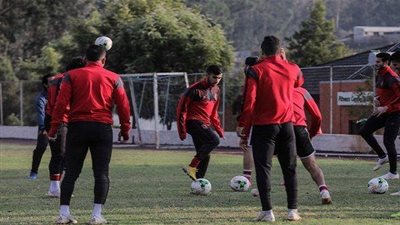 حسام عاشور يكتفي بتدريبات تأهيلية.. والكرات العرضية سلاح الأهلي أمام بطل إثيوبيا