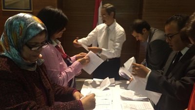 بعد فرز الصناديق.. إعادة بين 