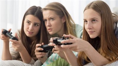 إدمان الألعاب الإلكترونية وآثارها السلبية على الإنسان