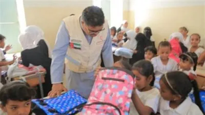 الهلال الأحمر الإماراتي يواصل حملته الصحية بمدارس الحديدة