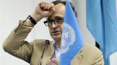 رئيس لجنة مراقبة وقف إطلاق النار بالحديدة يجتمع مع ممثلين عن الحكومة بعدن