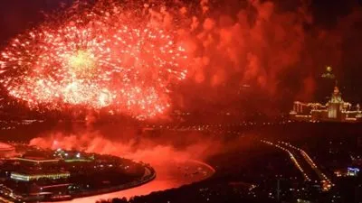 شاهد.. حريق ضخم في مدينة بطرسبورج الروسية  