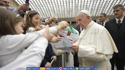 البابا فرنسيس يلتقي موظفي الفاتيكان لتبادل التهاني بعيد الميلاد المجيد