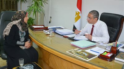 خلال 10 أيام.. محافظ سوهاج يستقبل 650 مواطنًا لبحث مشكلاتهم