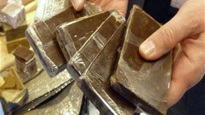 سقوط تاجر مخدرات بسوهاج وبحوزته كميات كبيرة من الحشيش والأفيون والاقراص المخدرة