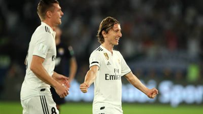 عاجل.. مودريتش يعاقب حسين الشحات ويسجل هدفا رائعا في شباك العين (فيديو)