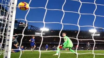 ليستر سيتي يخطف فوزا مثيرا من ميدان تشيلسي في الدوري الإنجليزي