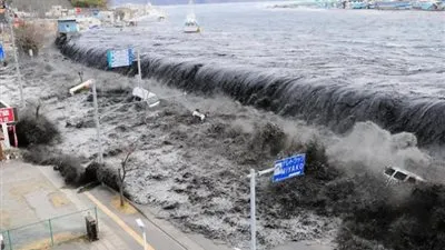 عاجل.. تسونامي يضرب إندونيسيا ويقتل 20 شخصًا