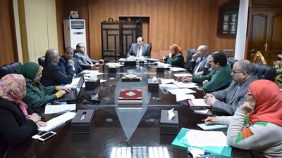 جامعة بني سويف تناقش