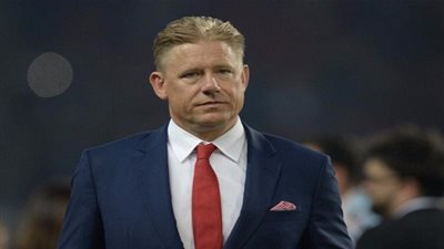 مفاجأة.. بيتر شمايكل يقترب من منصب مدير الكرة في اليونايتد