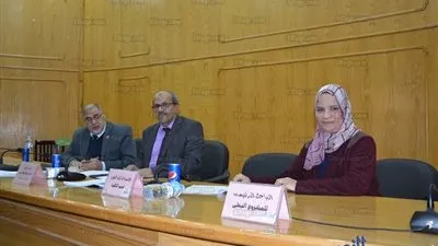 رئيس جامعة الفيوم يوقع عقود تمويل ٣٥ مشروع بحثي بالجامعة (صور)