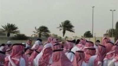 أهالي ينبع يشيعون جثمان الطفلة 