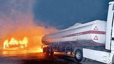 انقلاب سيارة محملة بـ