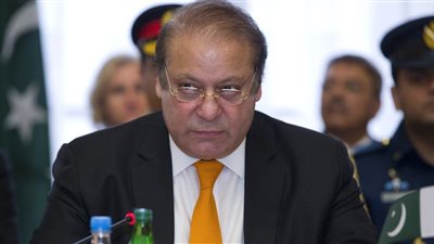 السجن 7 سنوات لرئيس وزراء باكستان السابق  