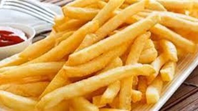 أسرع طريقة لتحضير البطاطس المقلية (فيديو)