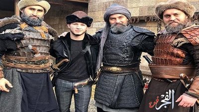 شاهد..كواليس تصوير مسلسل ارطغرل اليوم (صور)