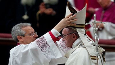 شاهد.. البابا فرنسيس يترأس صلاة القداس الإلهي بعيد الميلاد المجيد