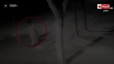 شاهد.. رجل يستدرج طفل ويحاول اغتصابه ثم يخنقه بـ