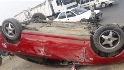 انقلاب سيارة ملاكي أعلى محور المشير طنطاوي