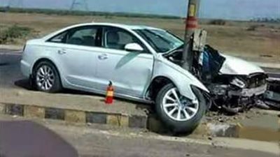 عودة الحركة المرورية بطريق الواحات بعد رفع حطام حادث اصطدام سيارة بالرصيف