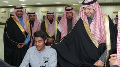 أمير المنطقة الشمالية يتفقد المعهد السعودي التقني للتعدين