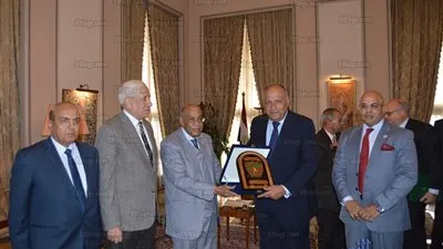 رئيس هيئة قضايا الدولة يكرم سامح شكري (صور)