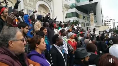 وقفة احتجاجية للطلبة الأفارقة بتونس تنديدا بجريمة قتل رئيس الجالية الإيفوارية