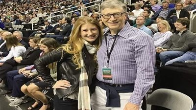 ابنة الملياردير الأمريكي بيل جيتس تصل القاهرة برفقة خطيبها المصري (صور)