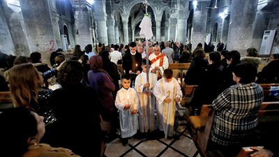 مسيحيو العراق يحتفلون بعيد الميلاد بعد عام من القضاء على 