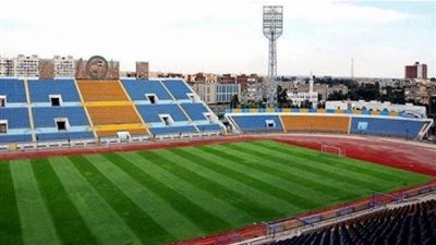 صيانة أرضية ملعب ستاد الإسماعيلية