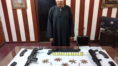ضبط عاطل وبحوزته 3 قطع أسلحة نارية و88 طلقة بقنا