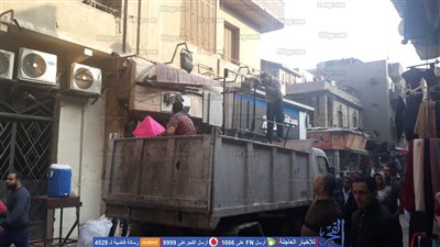 شرطة المرافق تقود حملة مكبرة لتطهير ميدان المنيب من الإشغالات (صور)