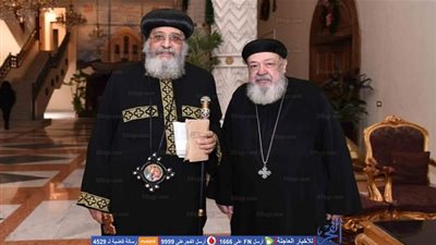 البابا تواضروس يستقبل عضو المجلس الملي العام بالكاتدرائية المرقسية بالعباسية (صور)