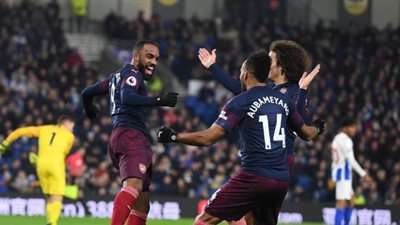 أوباميانج يخطف صدارة الهدافين من صلاح في صراع 