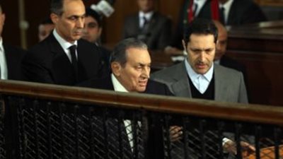 شاهد.. 12 مفاجأة فجرها مبارك في إعادة محاكمة الإخوان