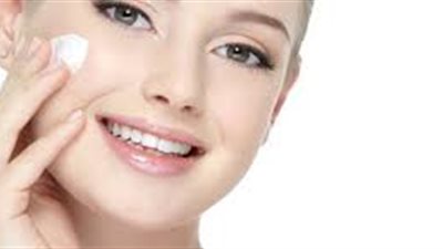 في الشتاء.. طرق ترطيب البشرة الجافة (فيديو)