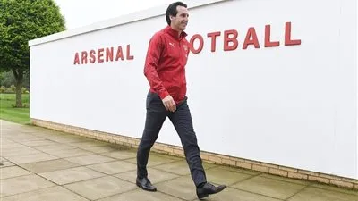 مدرب آرسنال يرد على اتهامه بسوء السلوك
