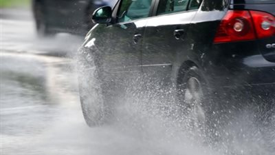  10  نصائح للسائقين للقيادة بطريقة آمنة في الطقس السيء