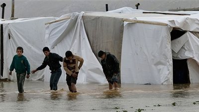 الأمطار تُغرق مخيمات النازحين شمال سوريا