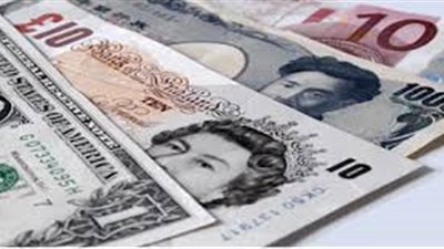 الدولار يتراجع أمام الين الياباني 