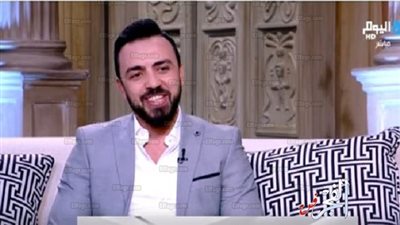 عماد كمال يبهر إدوارد بتقليد أحمد سعد وحكيم في 