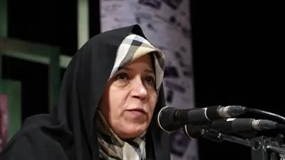 فائزة رفسنجاني: نظام إيران ينهار وحكومة روحاني فاشلة
