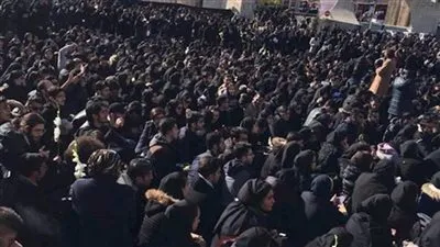 تظاهرة غاضبة بجامعة إيرانية.. وهتافات ضد مستشار خامنئي