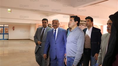 وزير الشباب والرياضية يتفقد المدينة الرياضية بالسويس (صور)