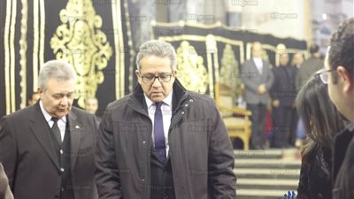 وزير الآثار يؤدي واجب العزاء في والد النائب عمرو صدقي (صور)
